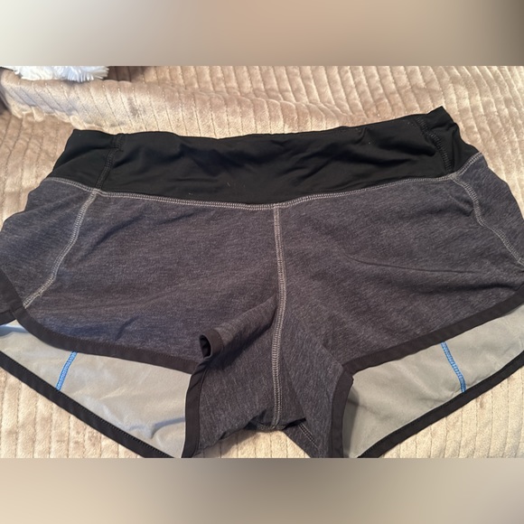 Lululemon shorts size 2 - Picture 2 of 2